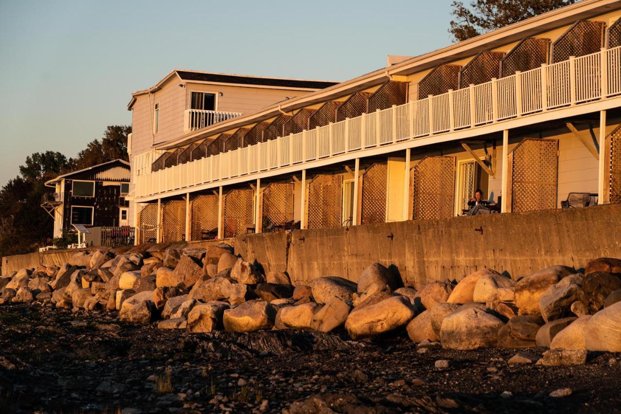 Auberge Sur Mer Notre-Dame-du-Portage Екстериор снимка