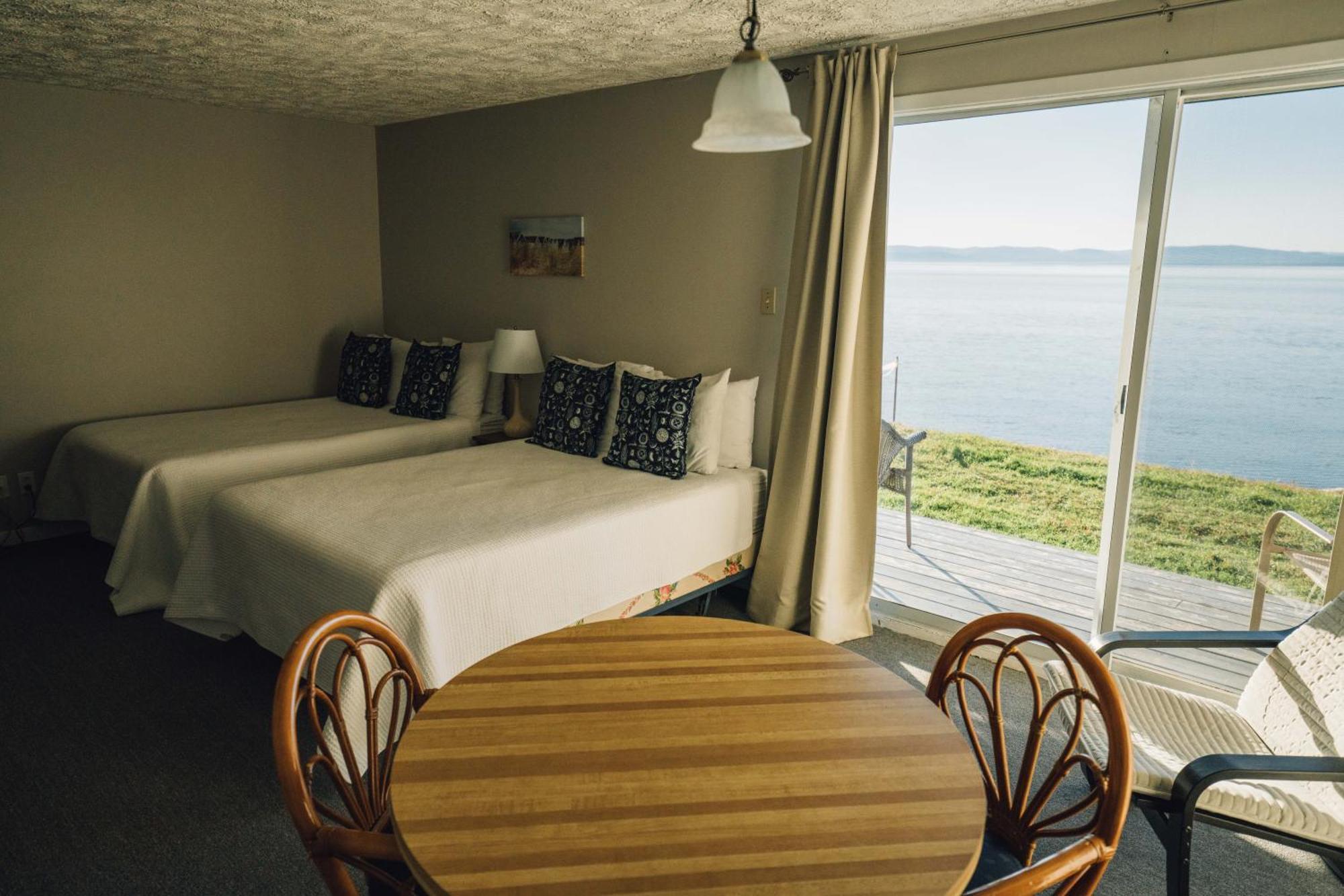 Auberge Sur Mer Notre-Dame-du-Portage Екстериор снимка
