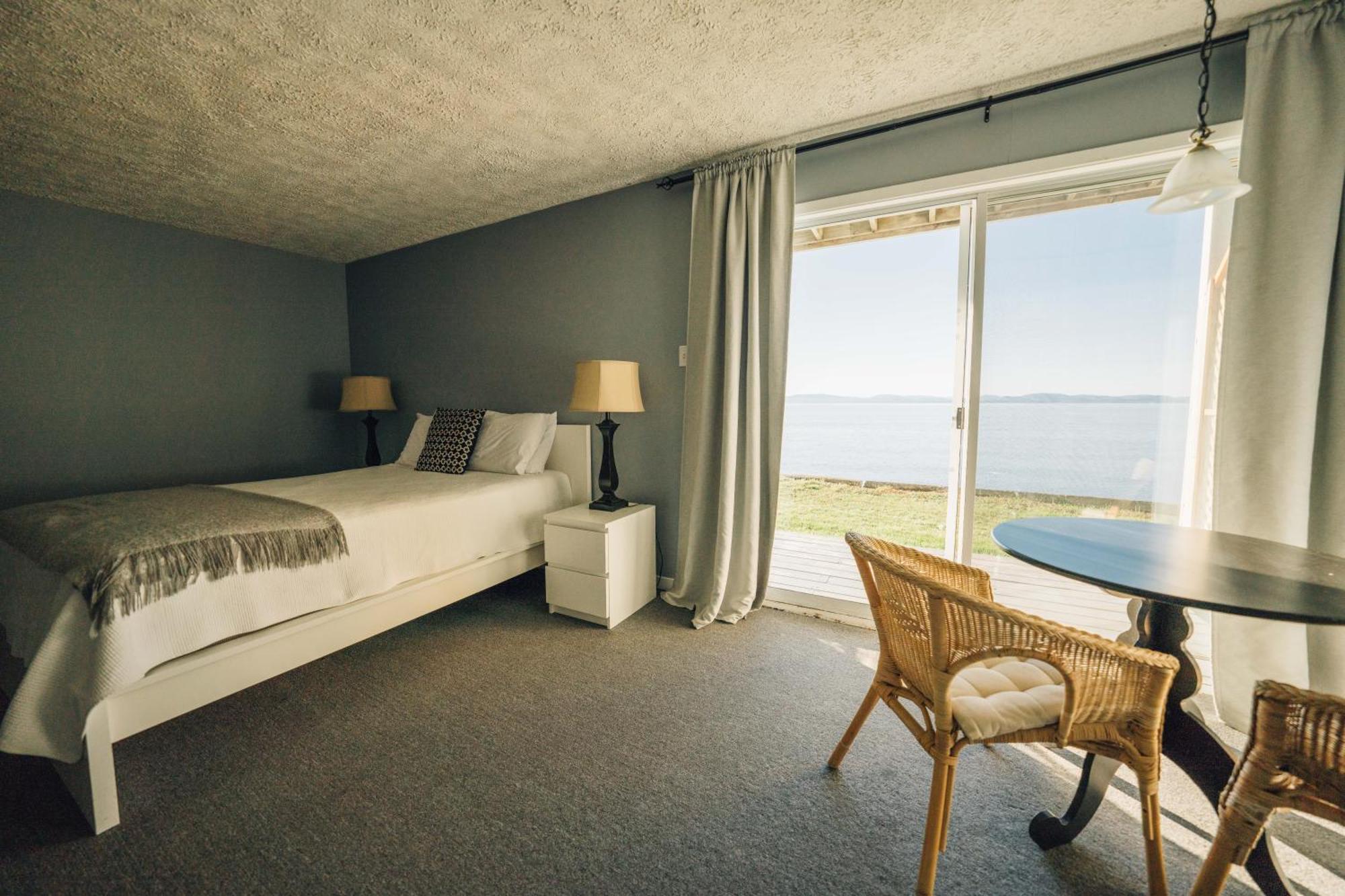 Auberge Sur Mer Notre-Dame-du-Portage Екстериор снимка