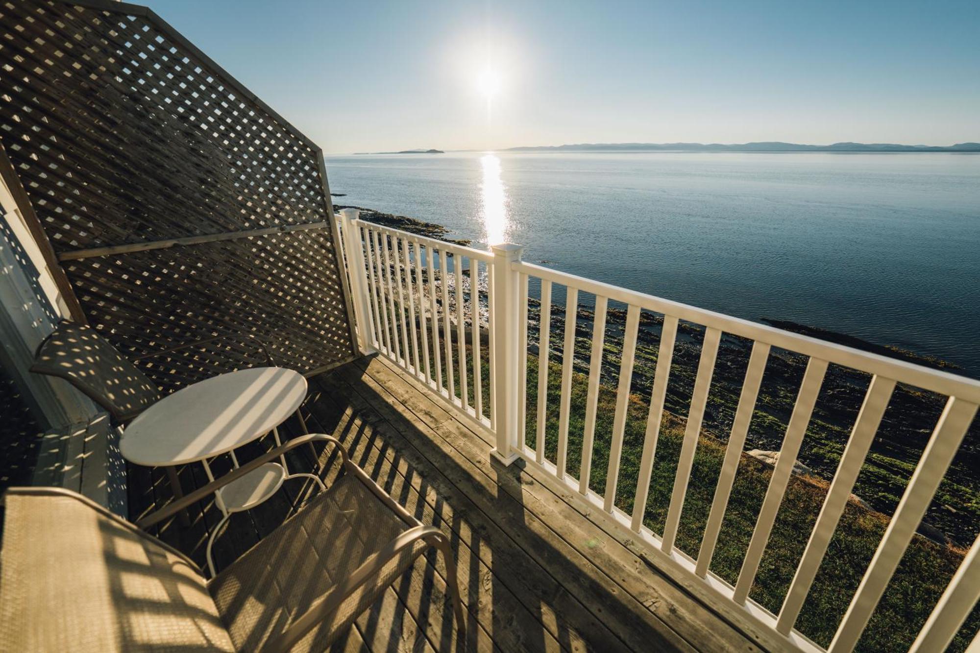 Auberge Sur Mer Notre-Dame-du-Portage Екстериор снимка