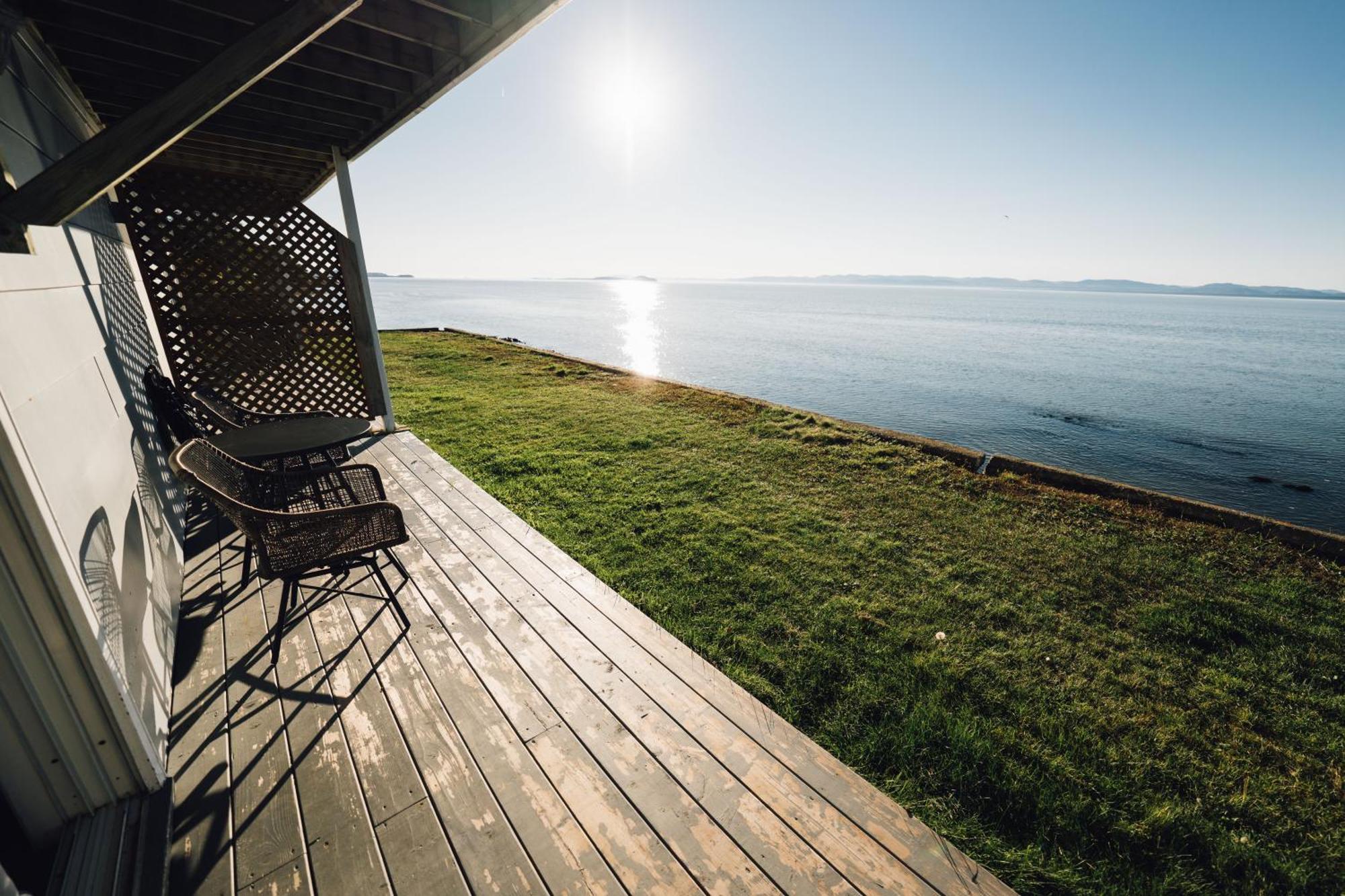 Auberge Sur Mer Notre-Dame-du-Portage Екстериор снимка
